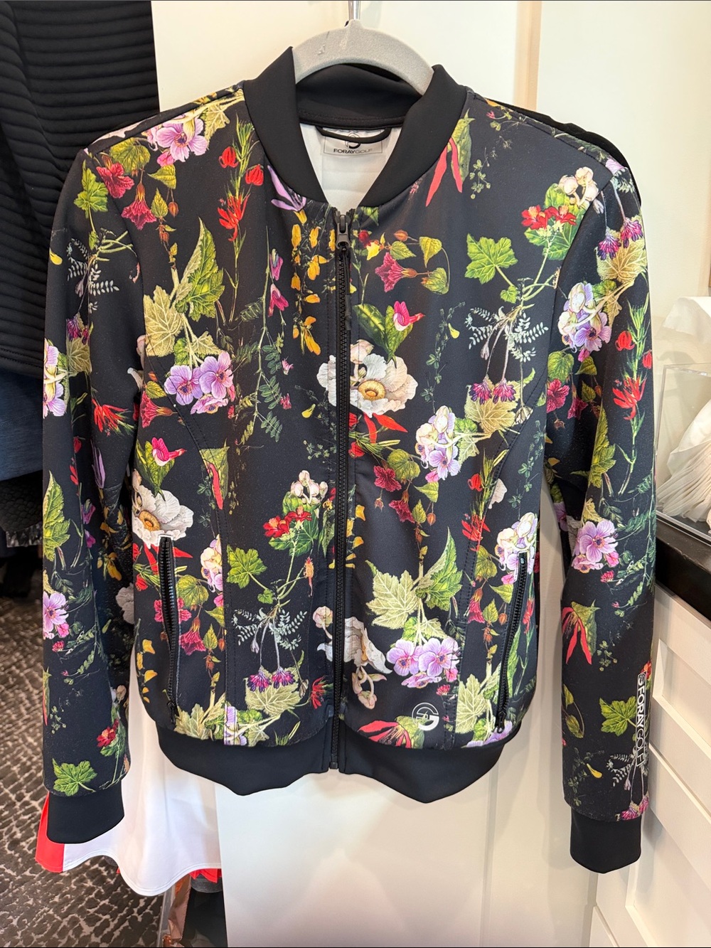 Foray Golf bomber style jacket
Size Small